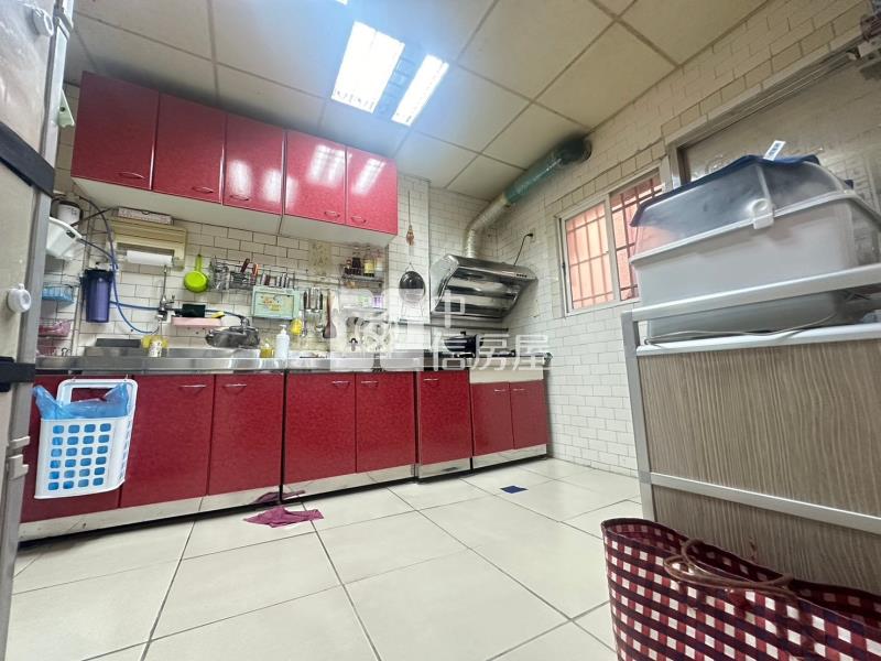 體育館雙拼別墅房屋室內格局與周邊環境