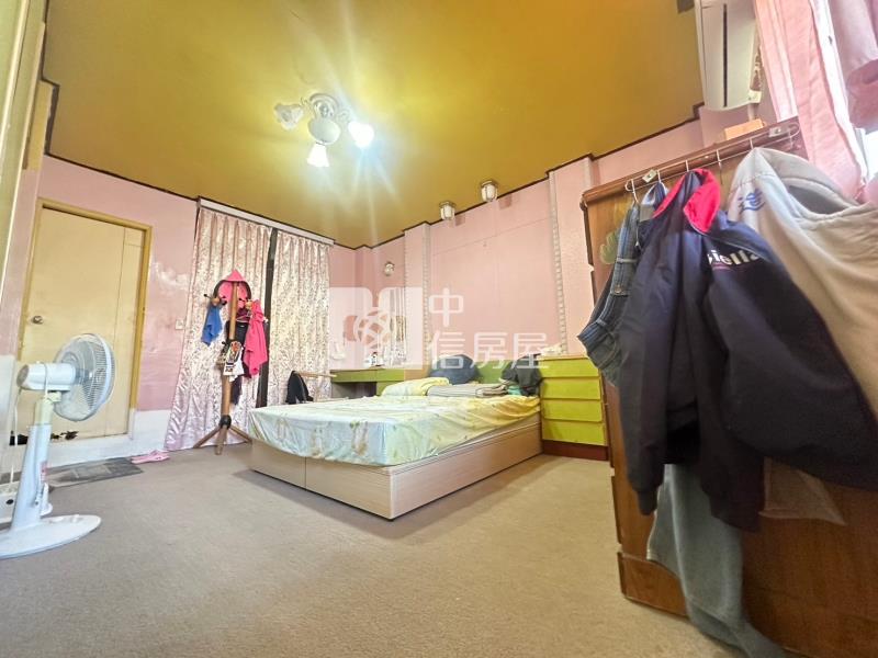 體育館雙拼別墅房屋室內格局與周邊環境