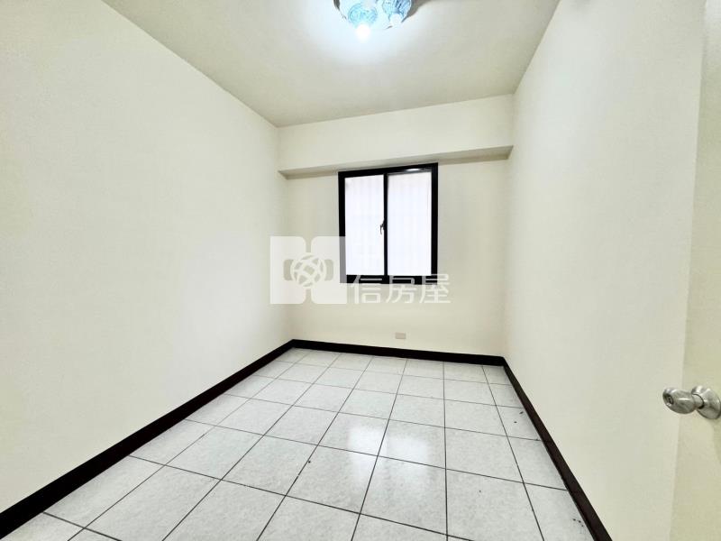 體育園區.家樂福電梯大2房房屋室內格局與周邊環境