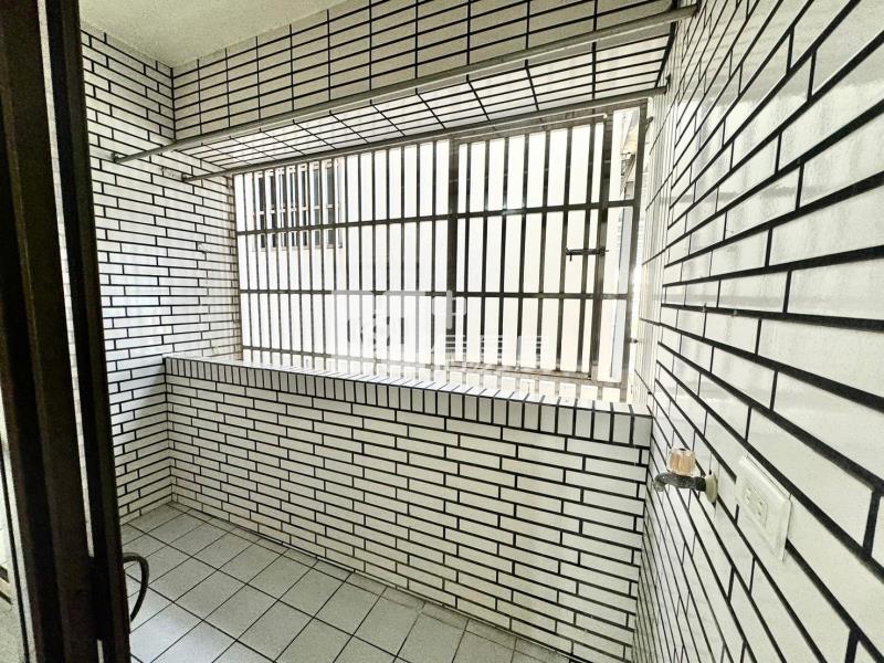 體育園區.家樂福電梯大2房房屋室內格局與周邊環境