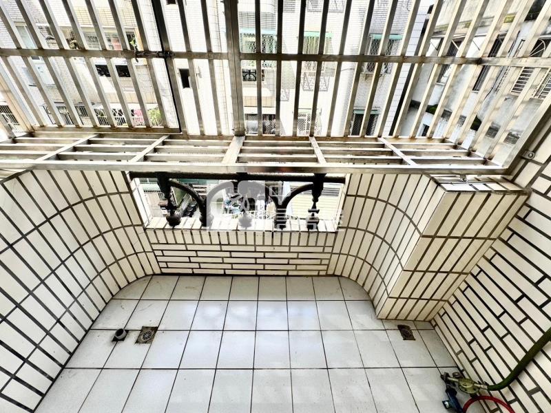 體育園區.家樂福電梯大2房房屋室內格局與周邊環境