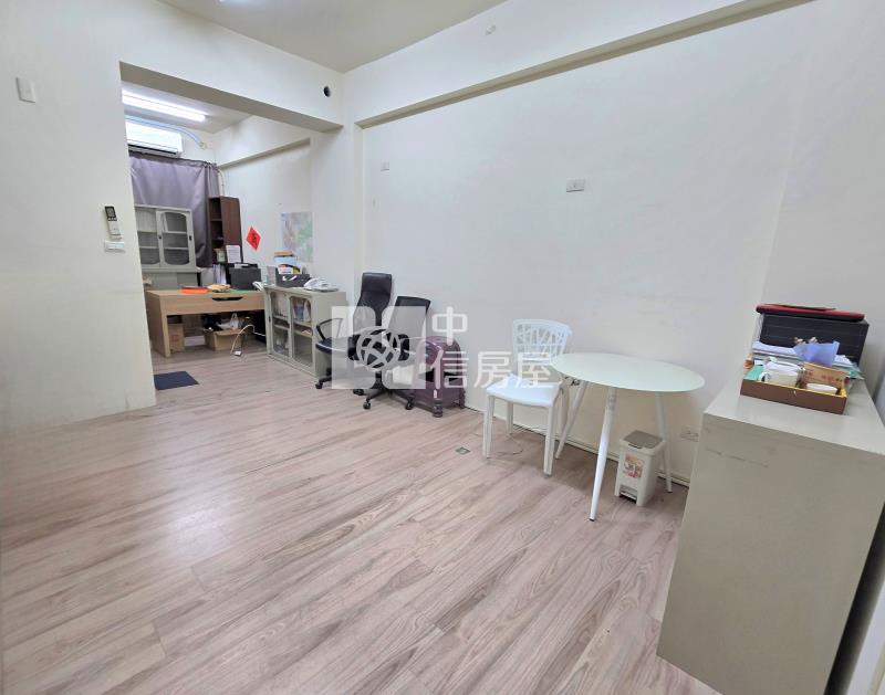 神岡15米路旁輕屋齡透店房屋室內格局與周邊環境