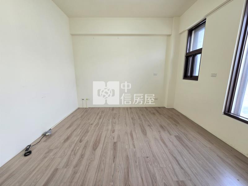 神岡15米路旁輕屋齡透店房屋室內格局與周邊環境
