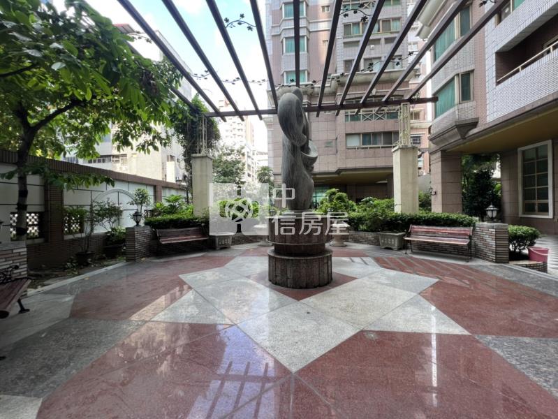 巴洛克王朝3房平車房屋室內格局與周邊環境