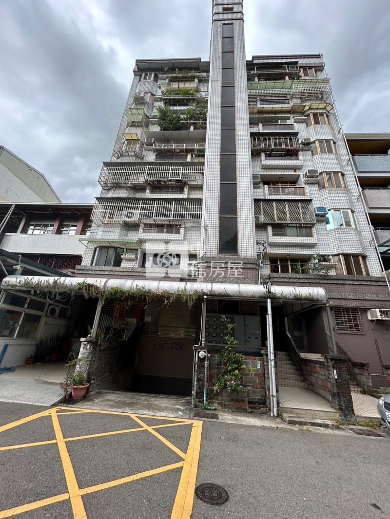 西屯三房車位華廈房屋室內格局與周邊環境