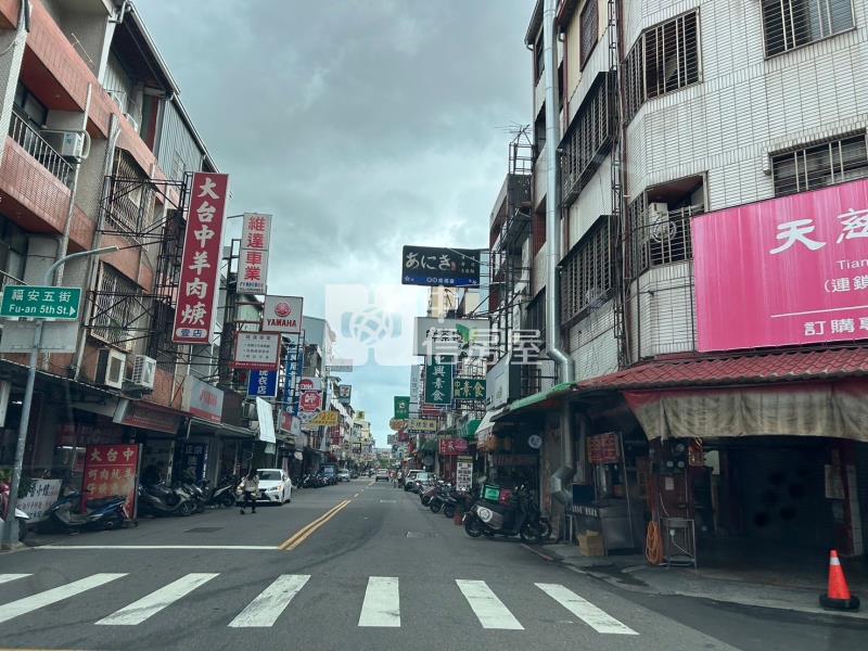西屯三房車位華廈房屋室內格局與周邊環境