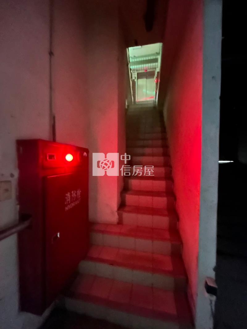 西屯三房車位華廈房屋室內格局與周邊環境