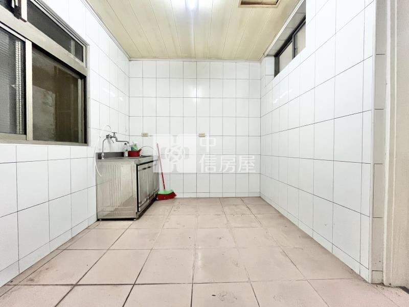 一中秀泰低總1+2樓店房屋室內格局與周邊環境