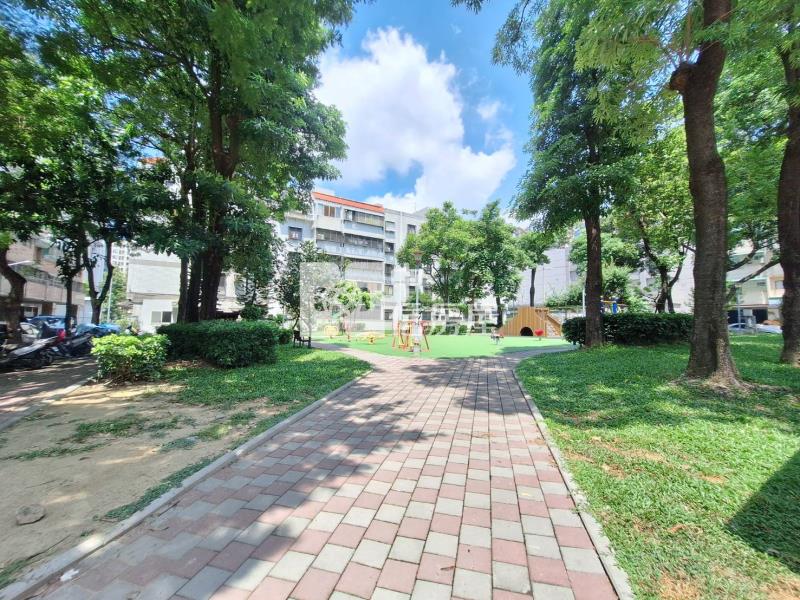 逢甲上石路角間店面房屋室內格局與周邊環境