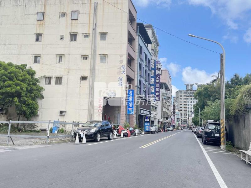 湯圍溝公園旁一樓收租店住房屋室內格局與周邊環境