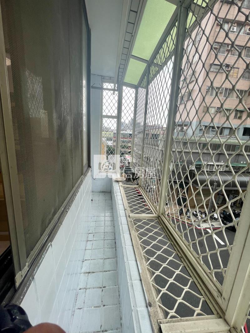 文心河南商圈旁電梯陽台大套房房屋室內格局與周邊環境