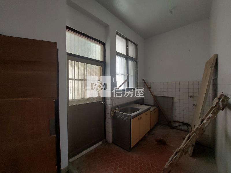 龍潭區近中科院(民族路)透天店面(要整理)房屋室內格局與周邊環境