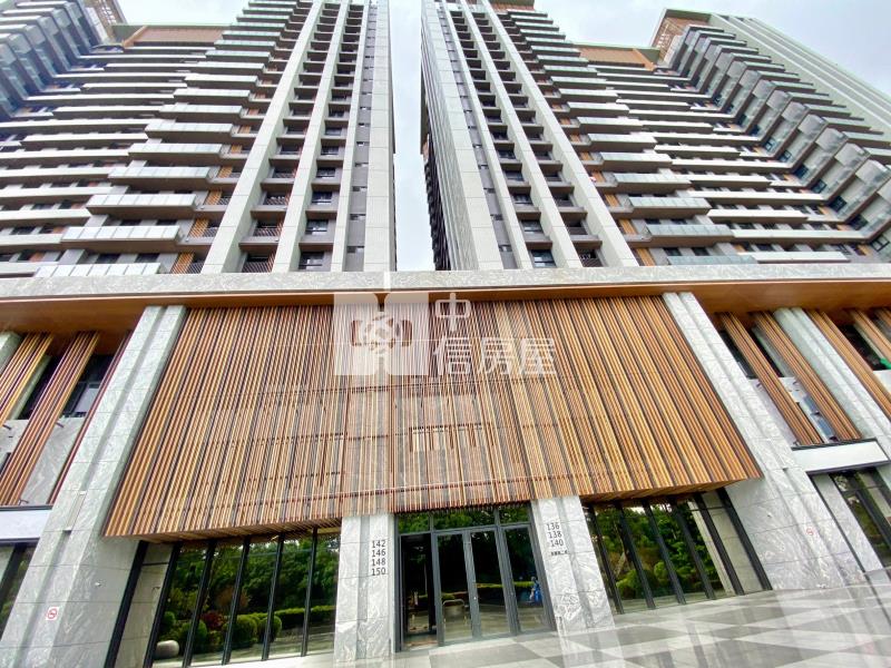 高鐵娛樂購物城~門前第一排挑高8米黃金店面房屋室內格局與周邊環境