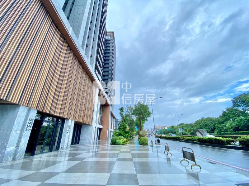 高鐵娛樂購物城~門前第一排挑高8米黃金店面房屋室內格局與周邊環境