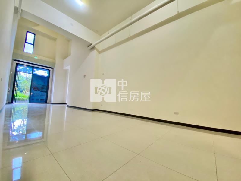 高鐵娛樂購物城~門前第一排挑高8米黃金店面房屋室內格局與周邊環境