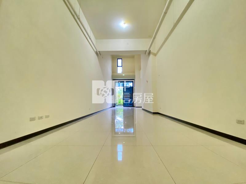 高鐵娛樂購物城~門前第一排挑高8米黃金店面房屋室內格局與周邊環境