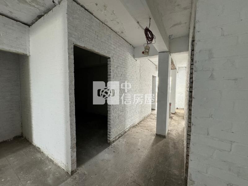 忠貞市場旁美公寓房屋室內格局與周邊環境