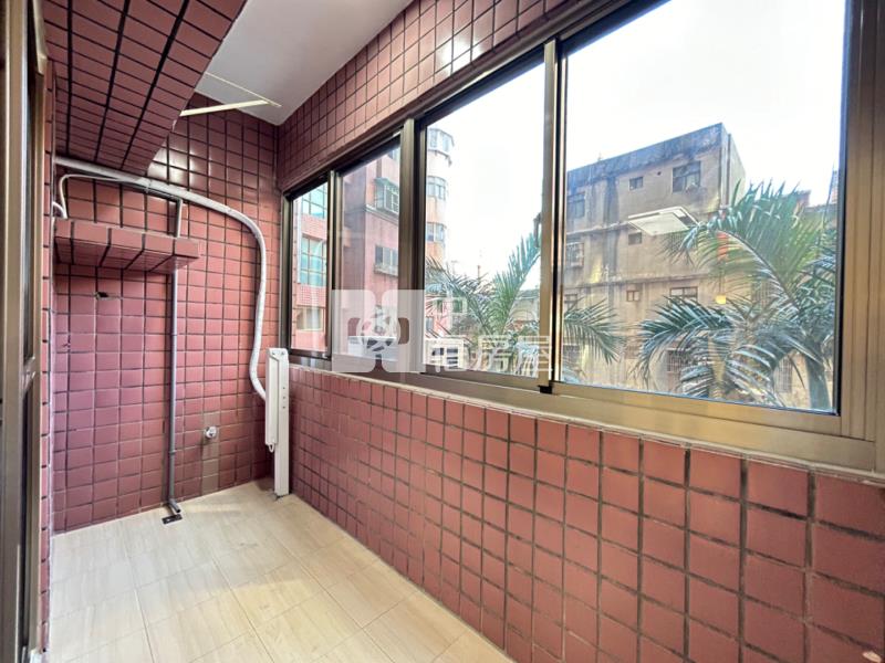 近體育園區｜龍岡國小整新美四房房屋室內格局與周邊環境