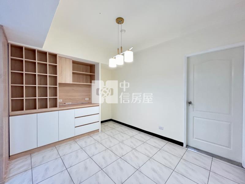 近體育園區｜龍岡國小整新美四房房屋室內格局與周邊環境