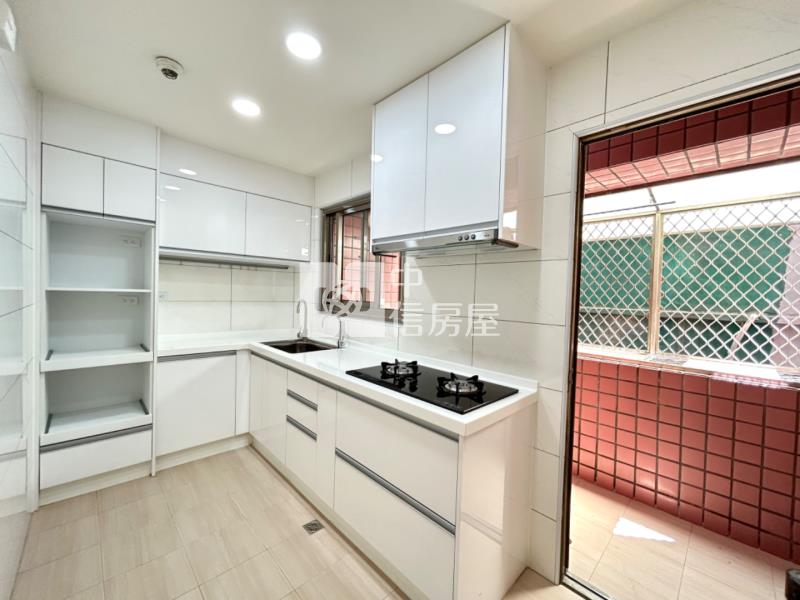 近體育園區｜龍岡國小整新美四房房屋室內格局與周邊環境