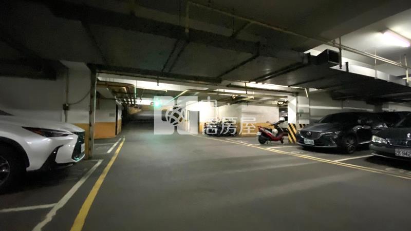 敦化公園三房平車房屋室內格局與周邊環境