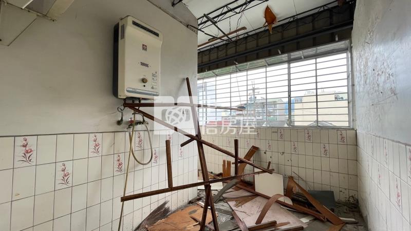 太平光華公園旁大地坪透天房屋室內格局與周邊環境