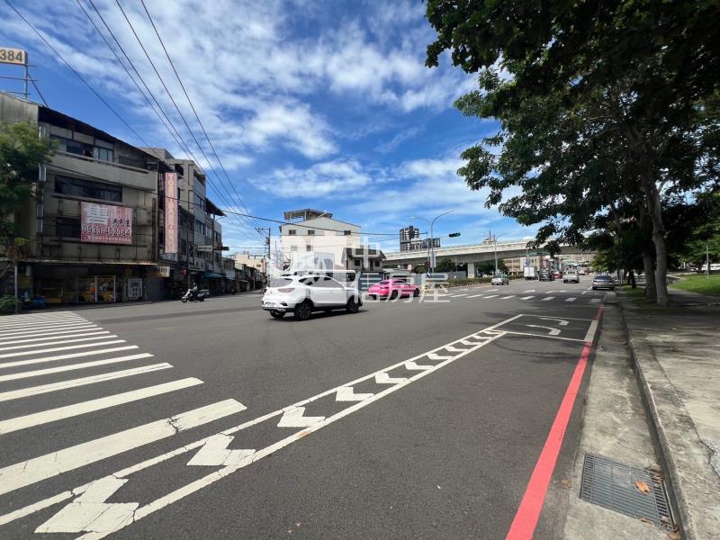 東區正10米透店房屋室內格局與周邊環境