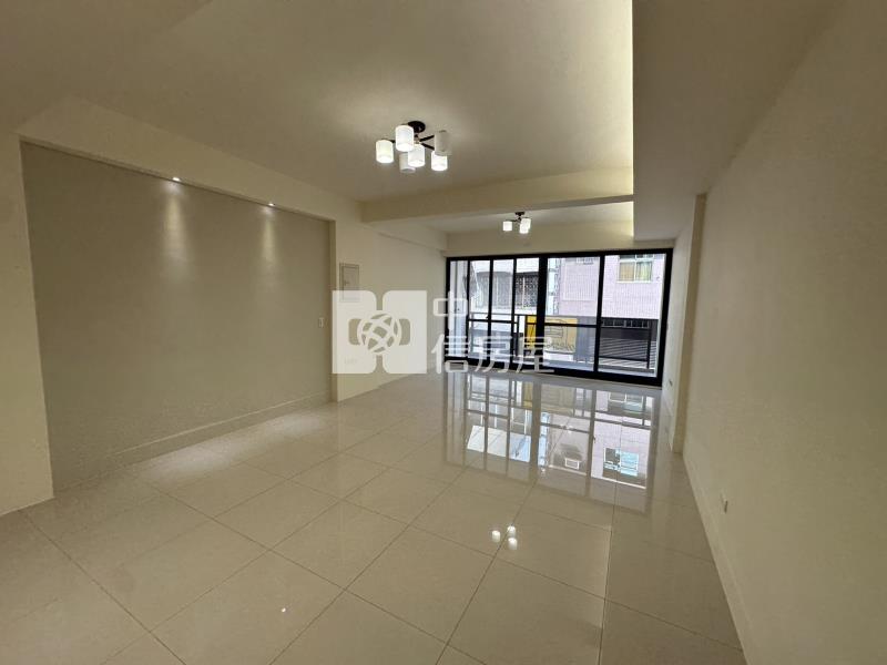 美術園道旁全新整理透店房屋室內格局與周邊環境