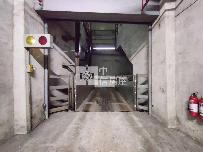 東平商圈精美四房車位房屋室內格局與周邊環境