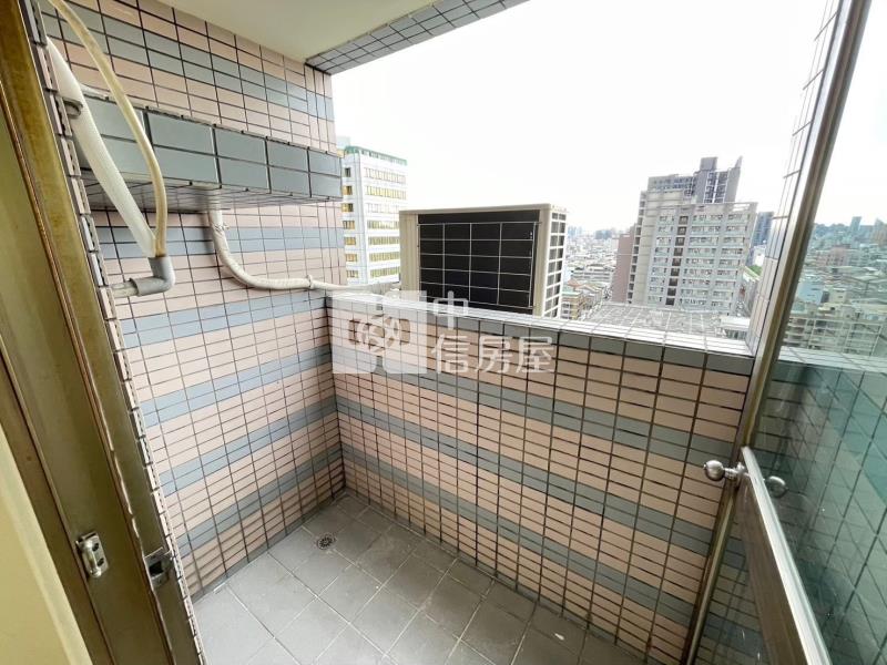 文心捷運一房一廳邊間雙陽台房屋室內格局與周邊環境