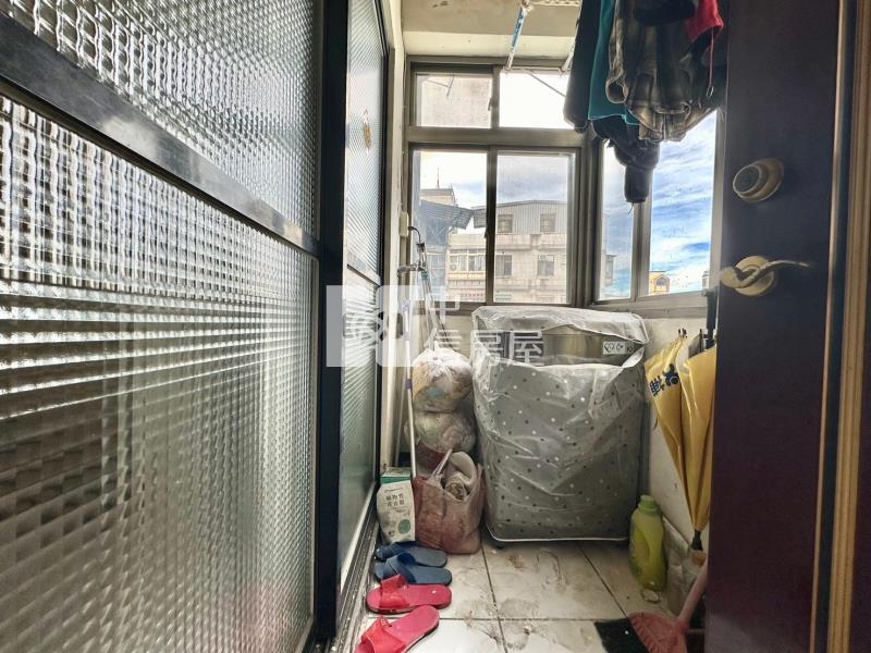 近體育園區.龍岡國小美兩房房屋室內格局與周邊環境