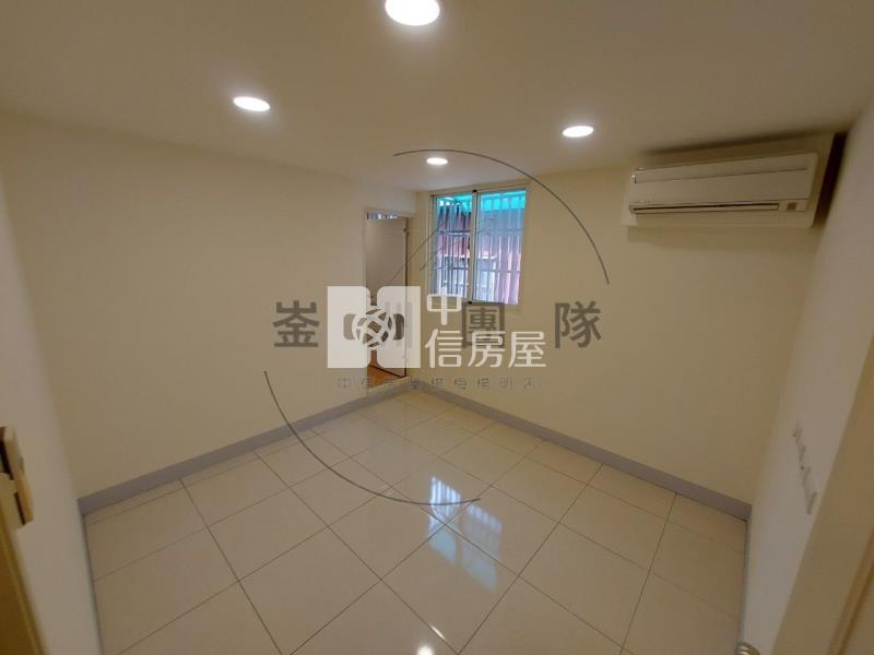 平鎮邊間臨路透天房屋室內格局與周邊環境