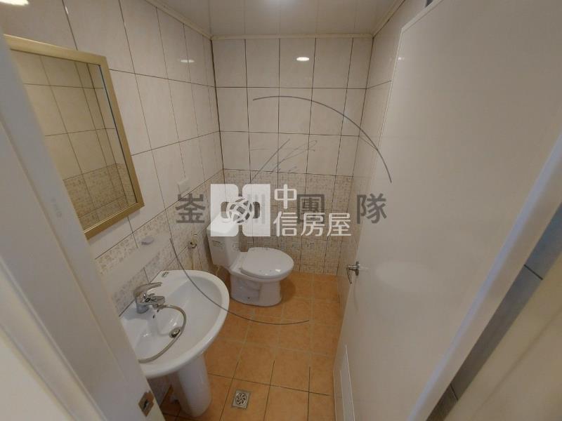 平鎮邊間臨路透天房屋室內格局與周邊環境