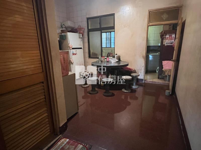 斗六國中旁車庫透天房屋室內格局與周邊環境