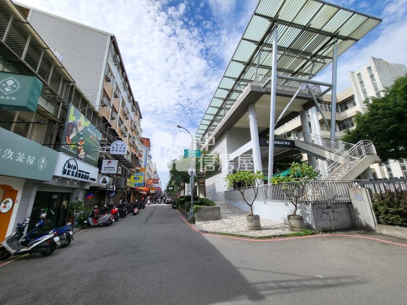 逢甲星巴克66+雙店面房屋室內格局與周邊環境