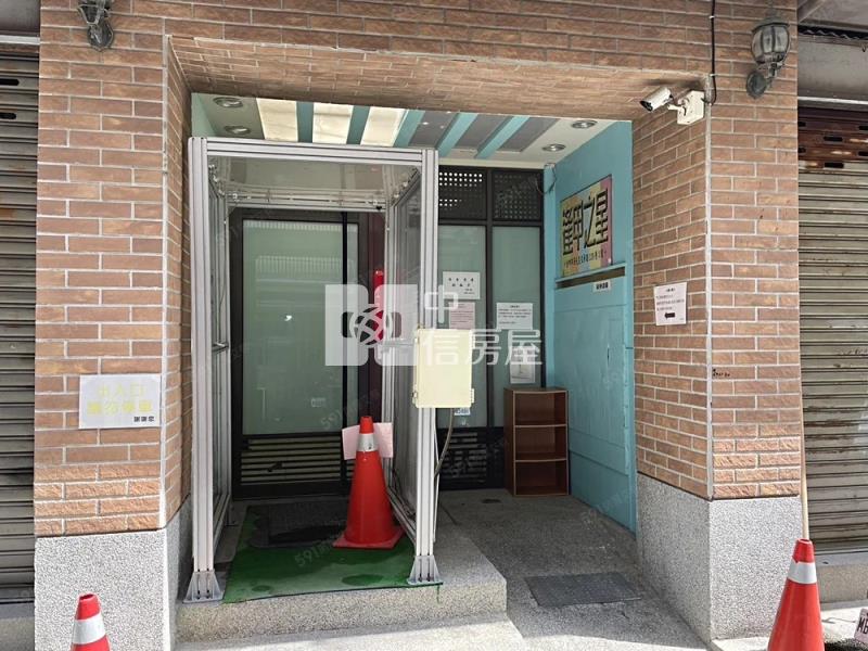 逢甲星巴克66+雙店面房屋室內格局與周邊環境