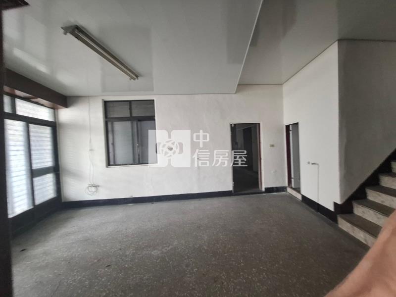 仁德三角窗52坪店住房屋室內格局與周邊環境