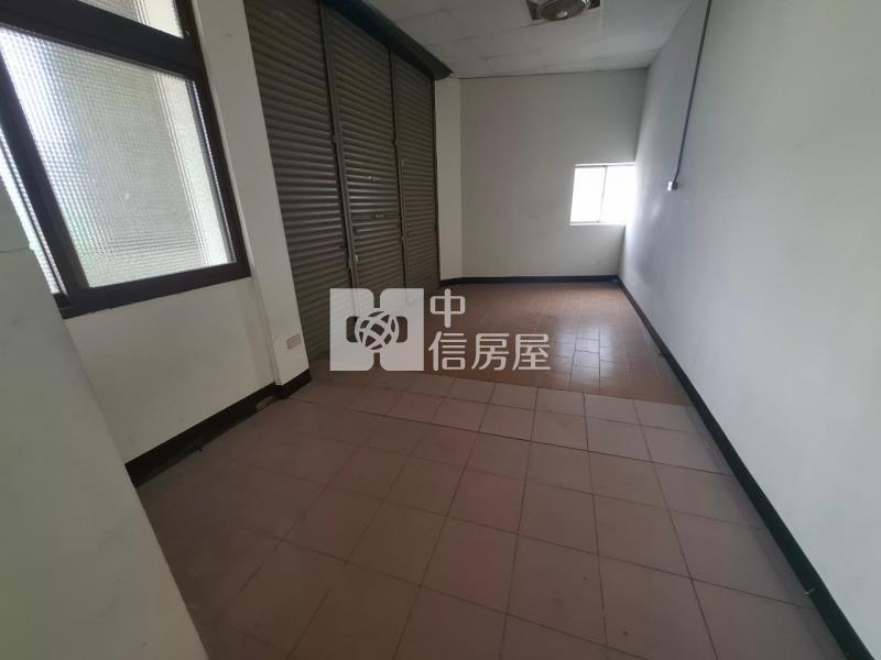 仁德三角窗52坪店住房屋室內格局與周邊環境