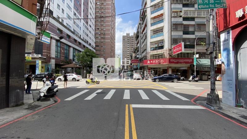 商四大面寬店面房屋室內格局與周邊環境