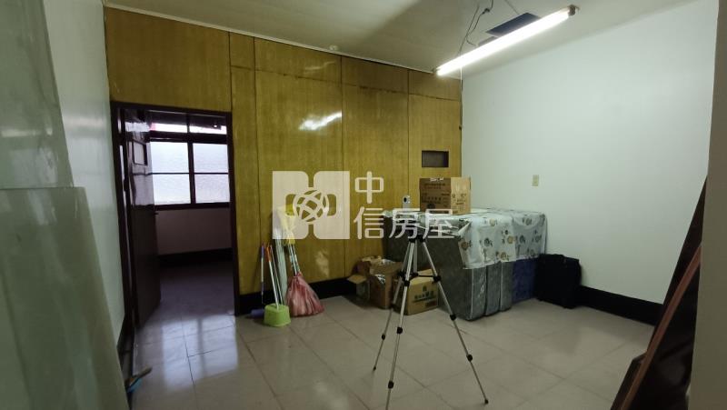 專簽員林中正路旁透天房屋室內格局與周邊環境