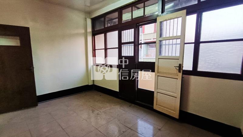 專簽員林中正路旁透天房屋室內格局與周邊環境