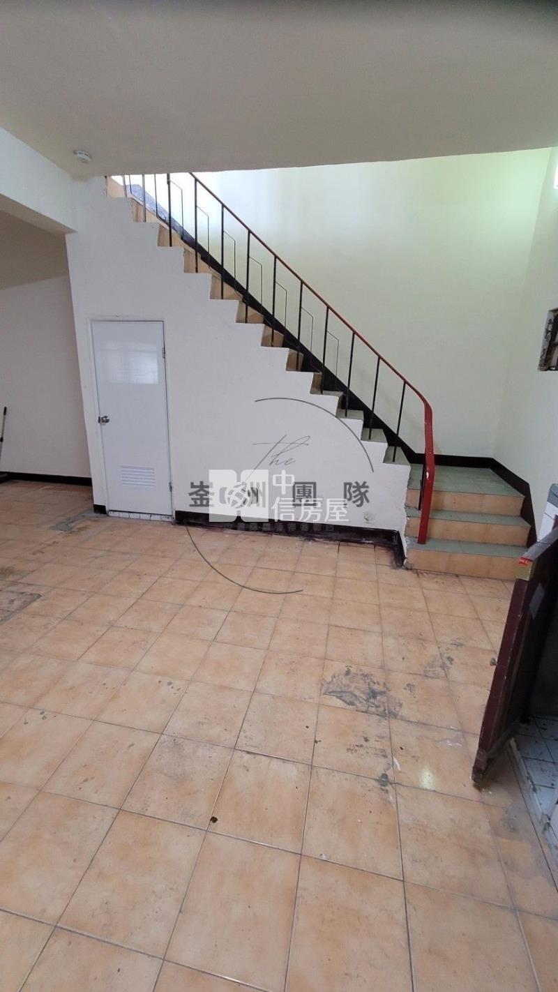 龍岡商區雙學區邊間透天房屋室內格局與周邊環境