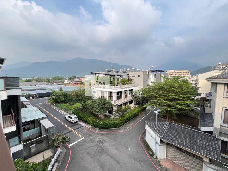 虎山角間電梯別墅房屋室內格局與周邊環境