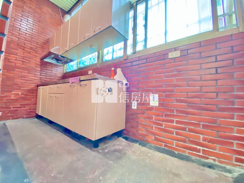 美村X工學商圈｜邊間8.7米大面寬1+2樓雙店面房屋室內格局與周邊環境