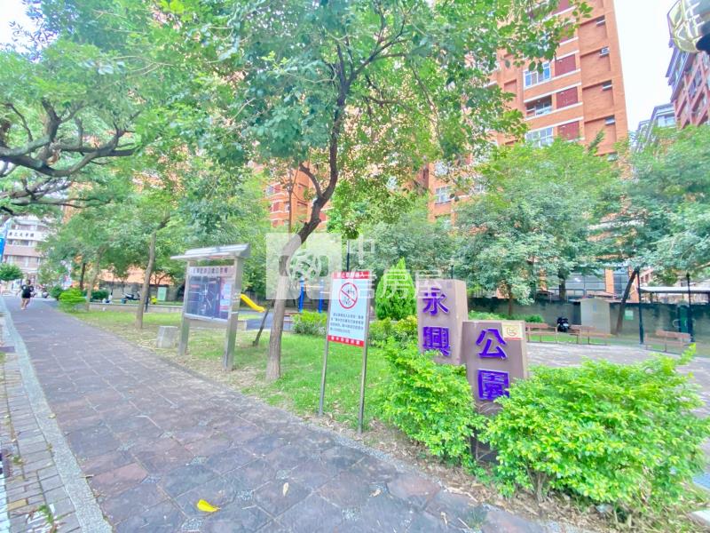 美村X工學商圈｜邊間8.7米大面寬1+2樓雙店面房屋室內格局與周邊環境