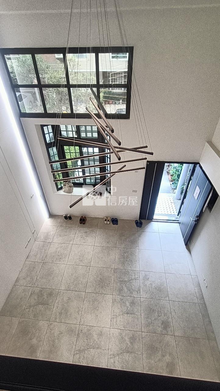 近過嶺商圈~整新前院車位美墅房屋室內格局與周邊環境