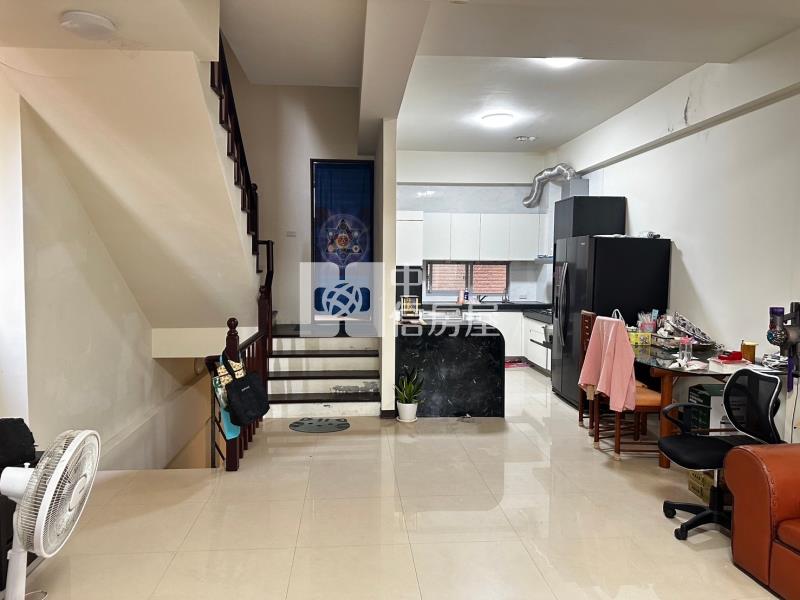 福科路邊間透店4車位房屋室內格局與周邊環境
