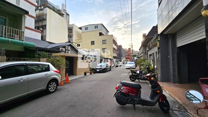 東山商圈可危老住二平房房屋室內格局與周邊環境
