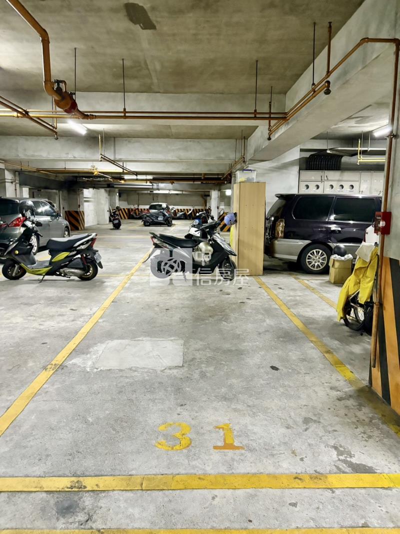 亞萬陽台進出大三房平車美宅房屋室內格局與周邊環境