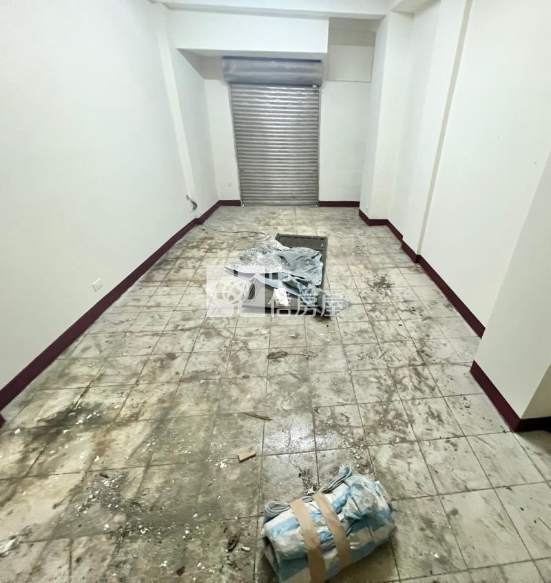 正20米道路百坪透店房屋室內格局與周邊環境